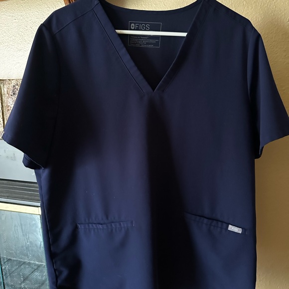 Navy figs scrub 2 pocket top - Picture 2 of 2